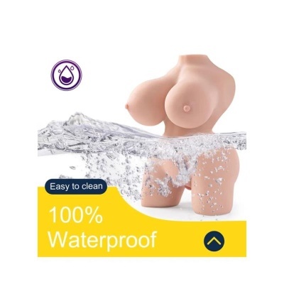 Estátua torso humano feminino silicone cor pele submersa em água com texto waterproof