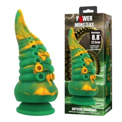 Dildo de silicone verde e amarelo com ventosa e textura de tentáculos ao lado da embalagem POWER MONSTERS