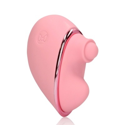Produto cor de rosa curvo com acabamento prateado e símbolo em relevo