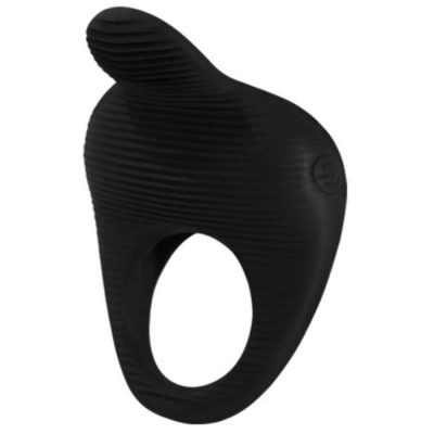 Anel vibrador preto com textura de riscas e botão lateral