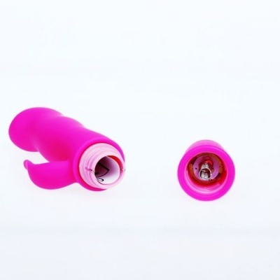 Vibrador rosa desmontado com bateria aparente e tampa separada