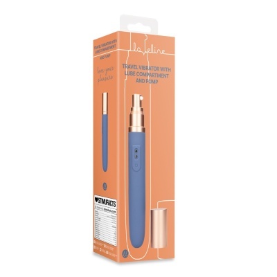 Embalagem de vibrador de viagem azul com compartimento para lubrificante e bomba em fundo laranja