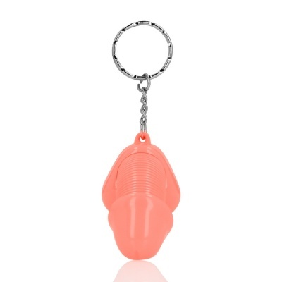 Chaveiro cor-de-rosa com argola metálica em fundo branco