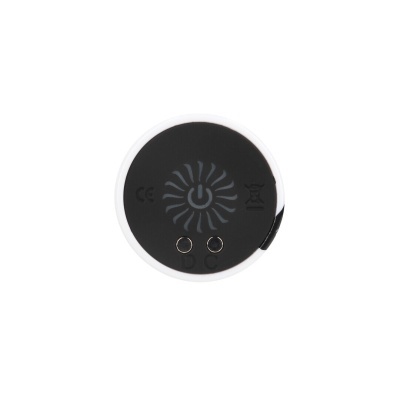 Dispositivo circular branco com superfície preta e símbolo de botão de energia no centro.