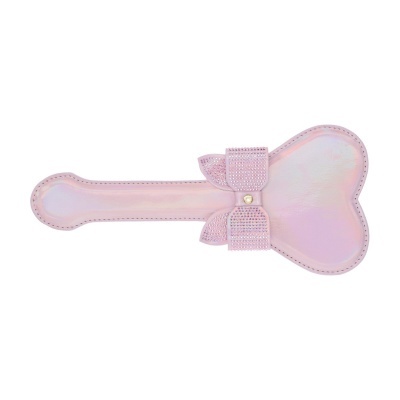 Pá rosa em forma de coração com laço decorativo de pedraria