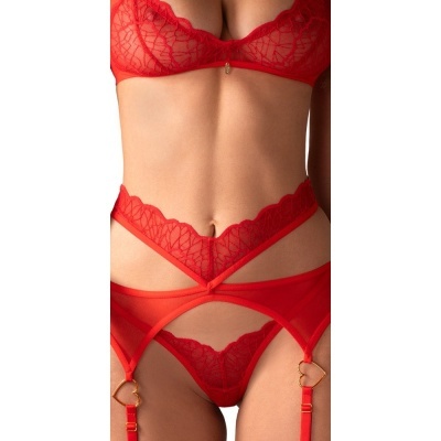 Conjunto de lingerie vermelho em renda com cinta-liga e argolas douradas em coração