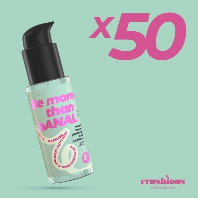 Frasco com doseador preto e texto rosa x 50 e crushious num fundo verde