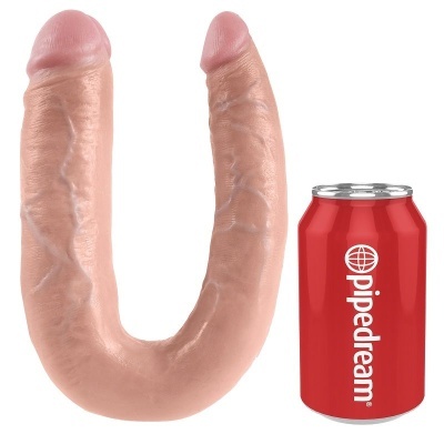 Produto em forma de U cor de pele com textura realista ao lado de lata vermelha com texto pipedream