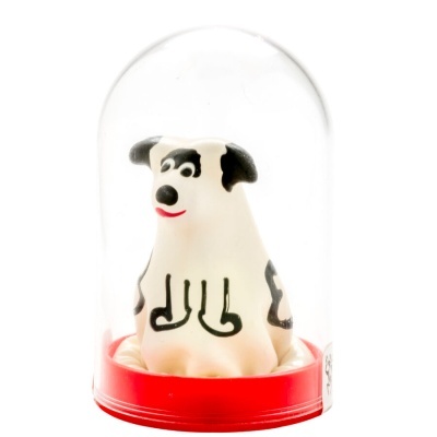 Brinquedo de cão branco e preto numa cúpula plástica com base vermelha
