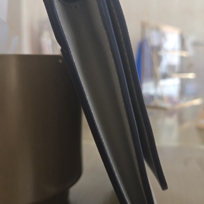 Mala Clutch Karl Lagerfeld cinza e rosa disponível no Closet dAmiga, Malveira