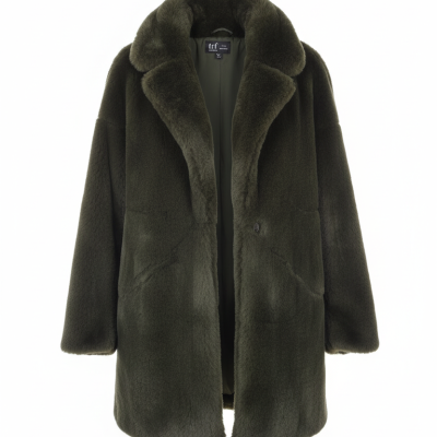 Casaco feminino verde escuro de pelúcia com gola ampla