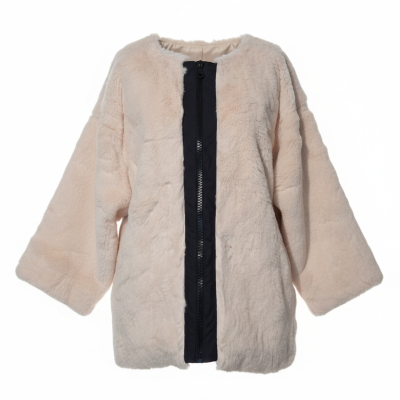 Casaco felpudo creme com fecho de correr preto e mangas largas