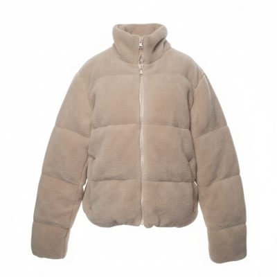 Casaco bege claro felpudo com fecho e gola alta