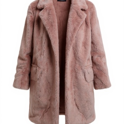 Casaco peludo rosa de comprimento médio com gola e bolsos