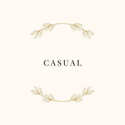 Texto CASUAL em fundo bege claro com ornamentos florais dourados