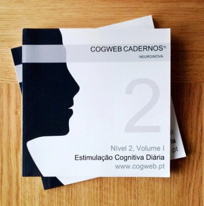 Caderno COGWEB CADERNOS com design de silhueta preta em fundo branco, texto informativo