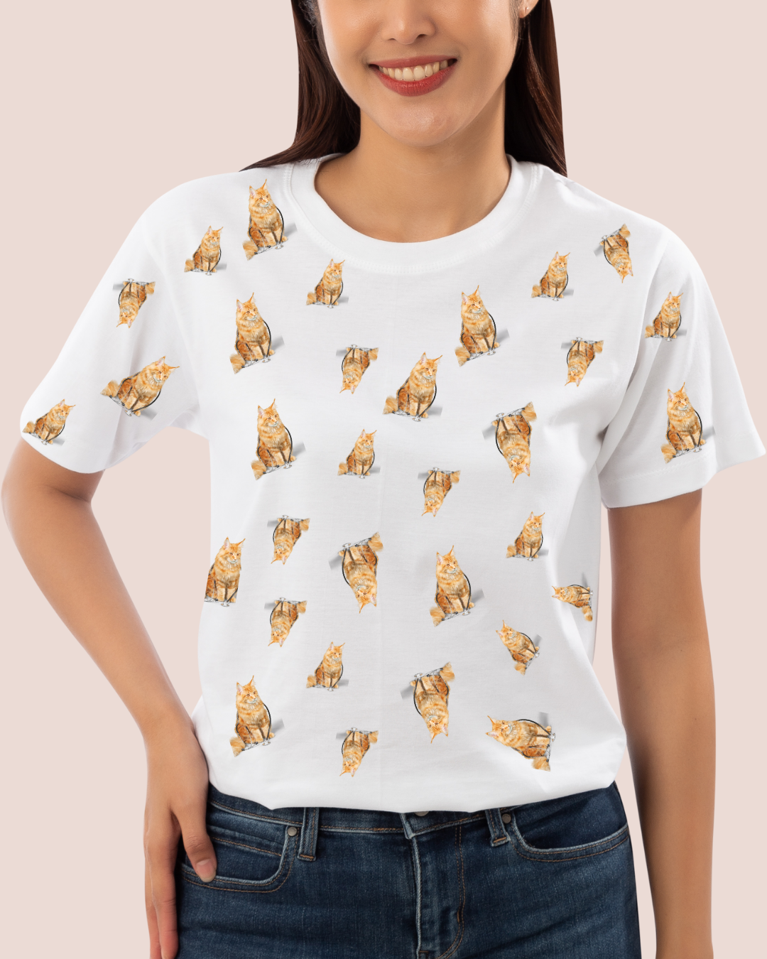 T-shirt branca com padrão de gatos laranja sentados