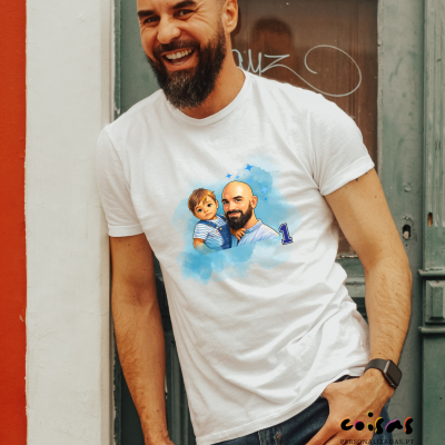 Camisola branca personalizada com caricatura colorida de homem e criança e número 1