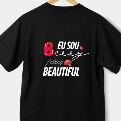 T-shirt&#x20;&#x201C;Eu&#x20;sou&#x20;Berry&#x20;F&#x2A;cking&#x20;Beautiful&#x201D;&#x20;&#x20;&#x1F353;&#x20;para&#x20;mulheres&#x20;fortes&#x21;