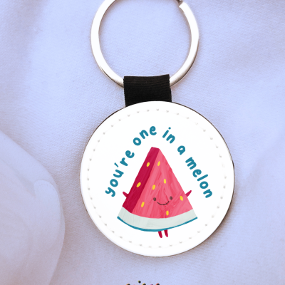 Porta-chaves divertido com ilustração de melancia e frase romântica