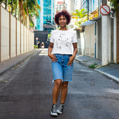 T-Shirt&#x20;Mulher&#x20;Constela&#x00E7;&#x00F5;es&#x20;do&#x20;Signo&#x20;&#x7C;&#x20;Branco&#x20;ou&#x20;Preto