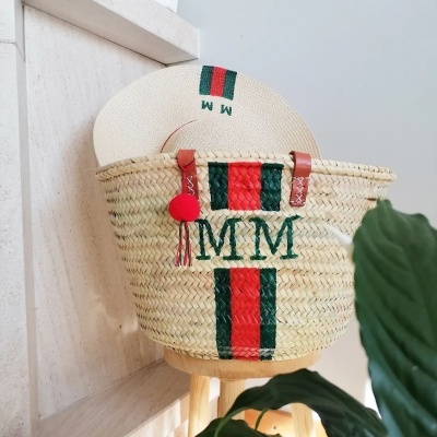 Cesta&#x20;de&#x20;Palha&#x20;Grande&#x20;Personalizada&#x20;com&#x20;Iniciais&#x20;&#x2013;&#x20;Pintada&#x20;&#x00E0;&#x20;M&#x00E3;o&#x20;e&#x20;&#x00DA;nica