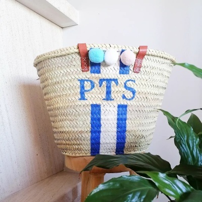 Cesta&#x20;de&#x20;Palha&#x20;Grande&#x20;Personalizada&#x20;com&#x20;Iniciais&#x20;&#x2013;&#x20;Pintada&#x20;&#x00E0;&#x20;M&#x00E3;o&#x20;e&#x20;&#x00DA;nica