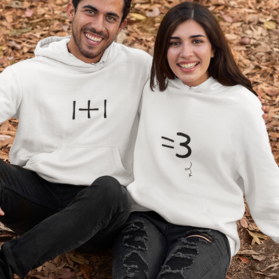 Hoodies&#x20;Personalizadas&#x20;Casal&#x20;&#x7C;&#x20;Revela&#x00E7;&#x00E3;o&#x20;de&#x20;Gravidez&#x20;Criativa&#x20;&#x201C;1&#x2B;1&#x3D;3&#x201D;