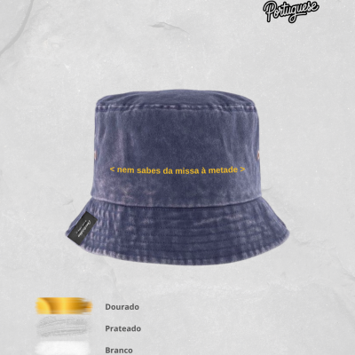 Chap&#x00E9;u&#x20;Bucket&#x20;&#x201C;nem&#x20;sabes&#x20;da&#x20;missa&#x20;&#x00E0;&#x20;metade&#x201D;&#x20;&#x2014;&#x20;Ganga&#x20;Estampada