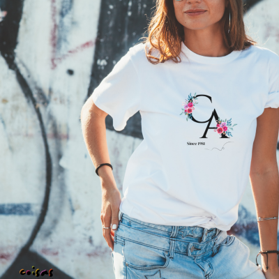 T-Shirt&#x20;Branca&#x20;Personalizada&#x20;Mulher&#x20;&#x7C;&#x20;Iniciais&#x20;e&#x20;Tamanhos&#x20;S&#x20;ao&#x20;XXL