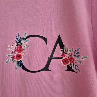 T-Shirt&#x20;Rosa&#x20;Personalizada&#x20;Mulher&#x20;&#x7C;&#x20;Iniciais&#x20;e&#x20;Tamanhos&#x20;S&#x20;ao&#x20;XXL