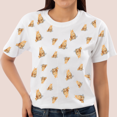 T-shirt branca com padrão de gatos laranja sentados