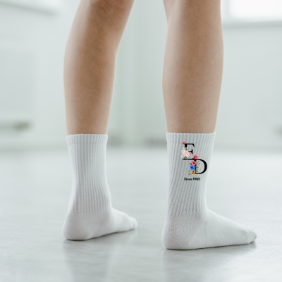 Meias&#x20;brancas&#x20;de&#x20;algod&#x00E3;o&#x20;canelado&#x20;personalizadas&#x20;com&#x20;iniciais