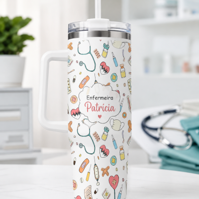 Copo térmico branco com padrão médico e texto personalizado
