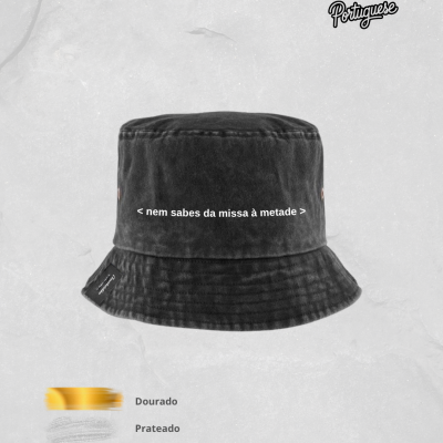 Chap&#x00E9;u&#x20;Bucket&#x20;&#x201C;nem&#x20;sabes&#x20;da&#x20;missa&#x20;&#x00E0;&#x20;metade&#x201D;&#x20;&#x2014;&#x20;Ganga&#x20;Estampada