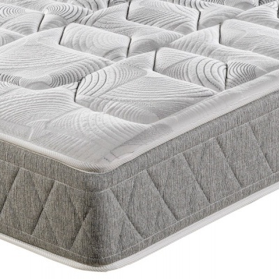 Colchão acolchoado branco com laterais cinza e etiqueta vermelha Pikolin