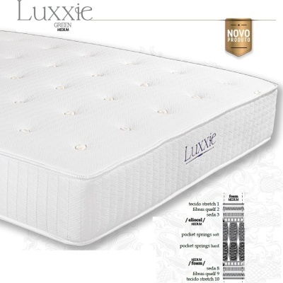 Colchão branco Luxxie Green Medium com padrão acolchoado e etiqueta NOVO PRODUTO