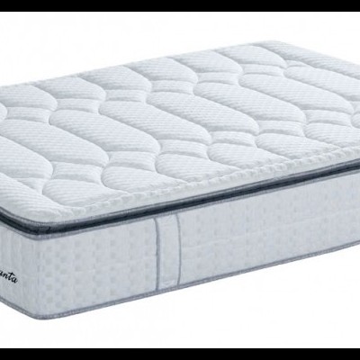 Colchão branco acolchoado com bordas cinzentas e texto Avanto