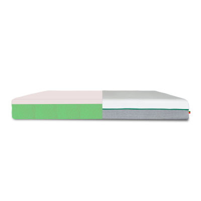 Colchão verde cortado ao meio para mostrar interior