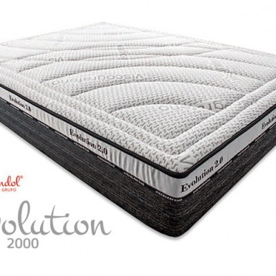 Colchão Evolution 2000 branco e cinza com textura ondulada e texto Evolution 2.0 na lateral