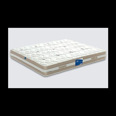 Colchão branco com padrão em relevo e etiquetas azuis