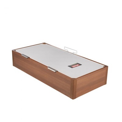 Base de cama de estrutura de madeira com topo branco e pegas metálicas prateadas