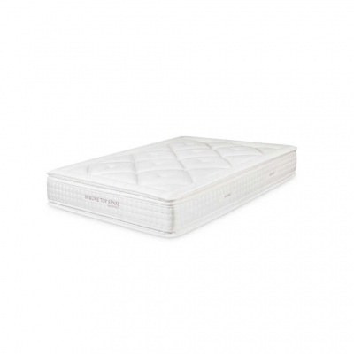 Colchão branco acolchoado com etiqueta 'SLEEPING TOP SERIES'