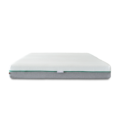 Colchão branco e cinza com faixa verde nas bordas