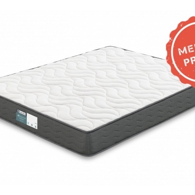 Colchão branco com laterais cinzentas e selo MELHOR PREÇO