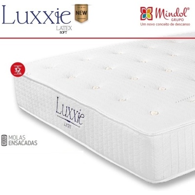 Colchão Luxxie branco com etiqueta e texto Molas Ensacadas
