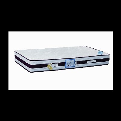 Colchão branco com laterais pretas e brancas e etiquetas