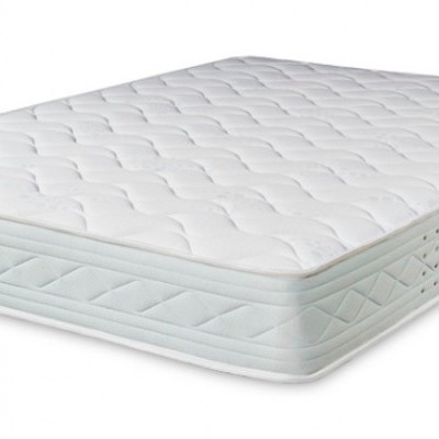 Colchão branco com textura acolchoada e laterais com padrão diagonal em relevo