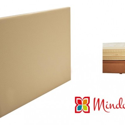 Cabeceira de cama estofada bege com cama e logótipo Mindol