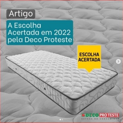 Colchão branco acolchoado com padrões e texto promocional da Deco Proteste